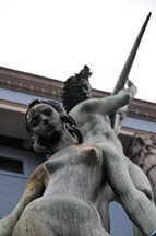 Orpheusstatue vor dem Konzerthaus